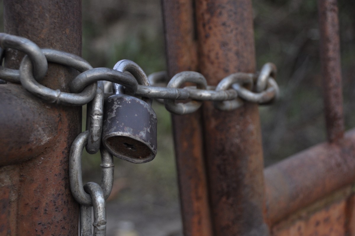 chain_rusty_padlock_fence_grating_grid_stainless_blocked-1079217.jpgd_